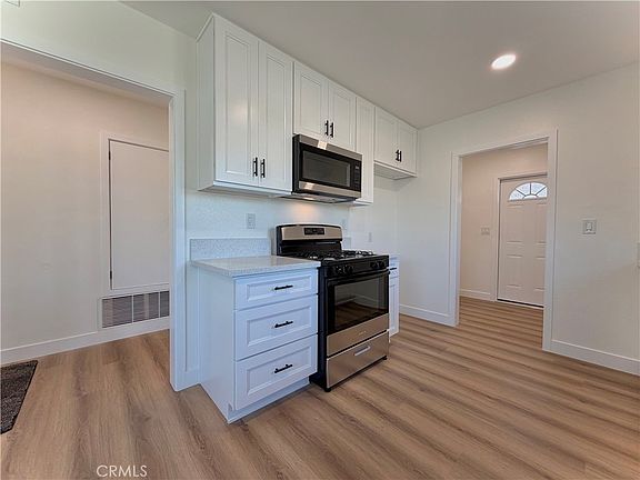 5th image of 682 E La Verne Ave