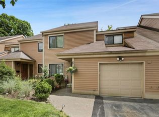 160 Brush Hollow Cres, Rye Brook, NY 10573