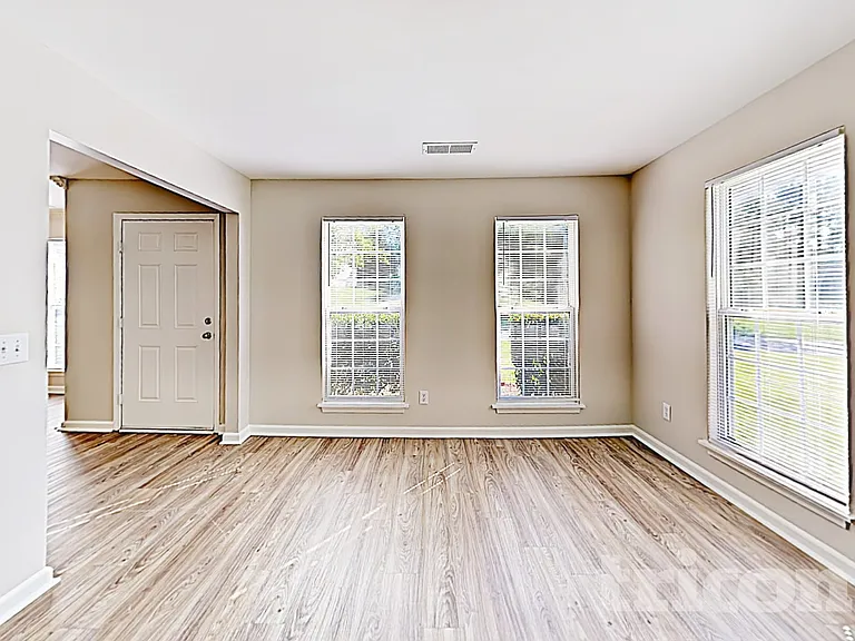1221 Brook Farm Ln — Photo 2