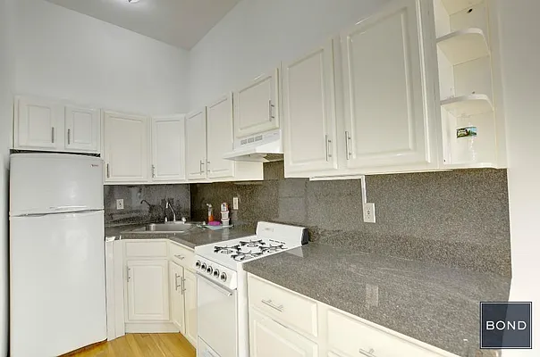 Rented by Bond New York | media 17