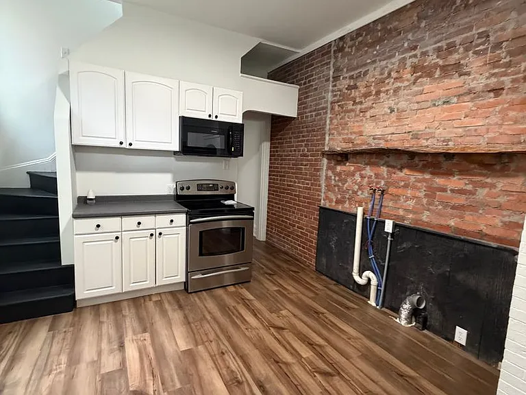 110 S Beaver St — Photo 12