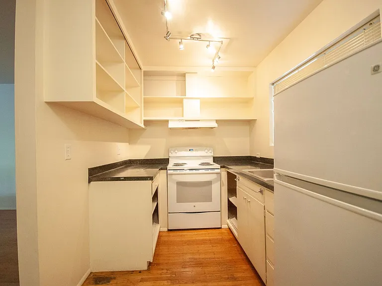 5043 15th Ave NE — Photo 5