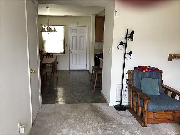 2nd image of 11 Jarratt Ct #11