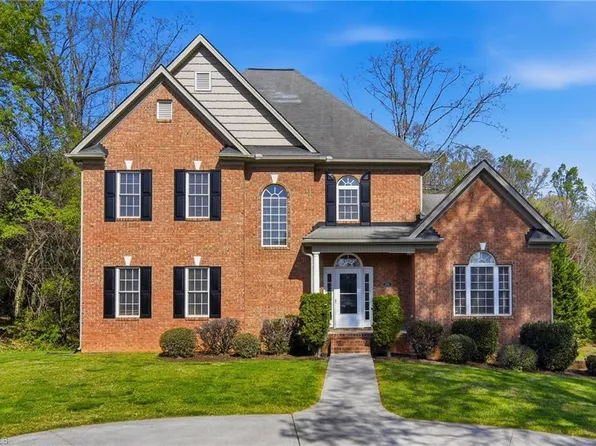 3508 Waterway Dr, Pfafftown, NC 27040