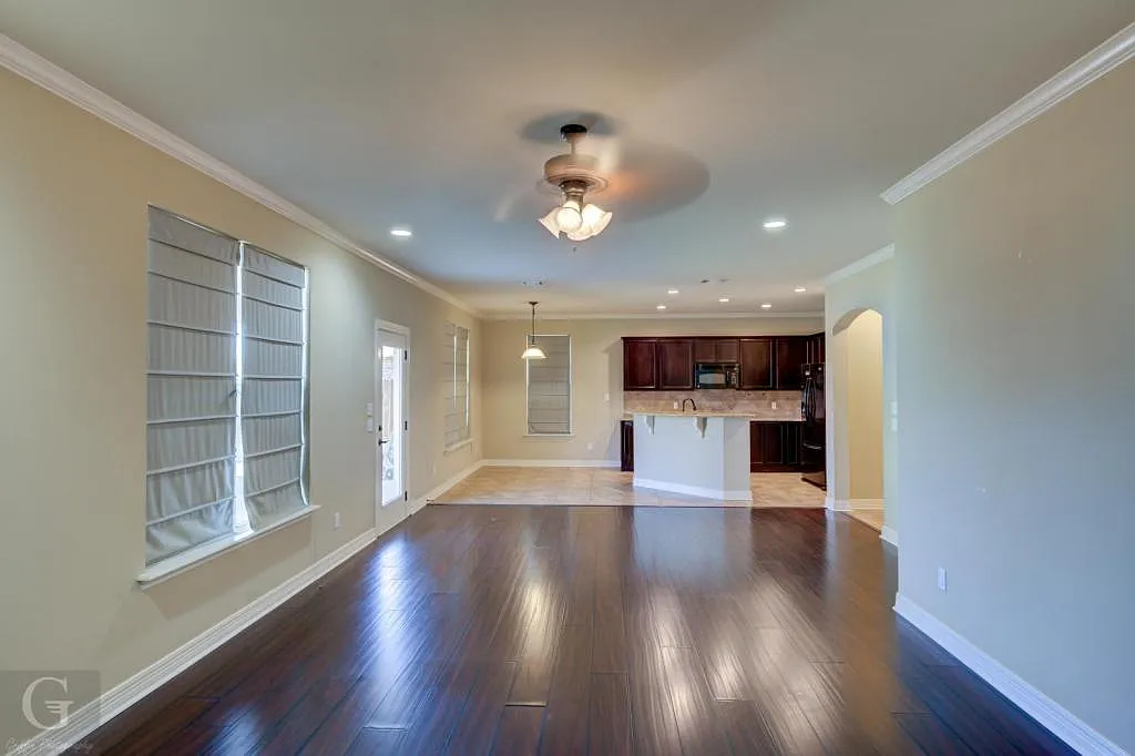 506 Linnhurst Dr — Photo 4