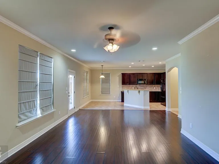 506 Linnhurst Dr — Photo 4