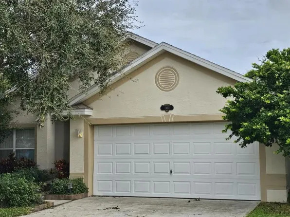 2410 Stratford Pointe Dr W, Melbourne, FL 32904