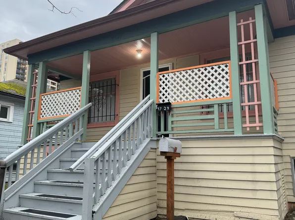 4729 Roosevelt Way NE, Seattle, WA 98105