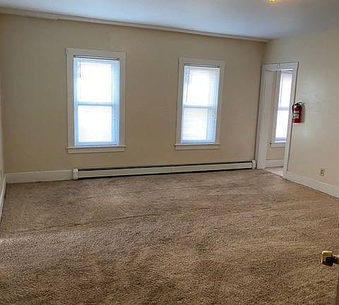 4th image of 2155 Market St