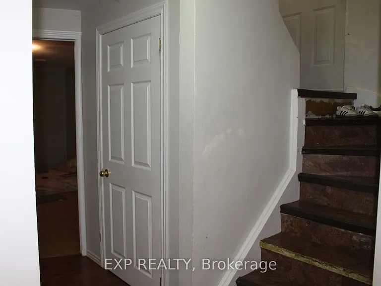 134 Sandown Ave #BASEMENT — Photo 6