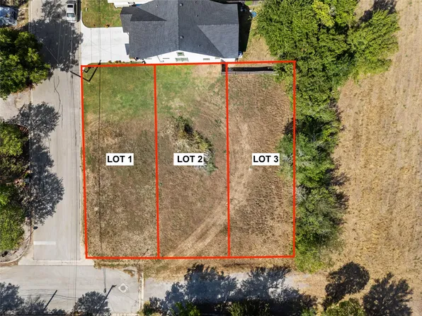 915 Torres St, Lockhart, TX 78644