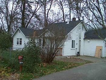 1st image of 1046 W Evans Cres