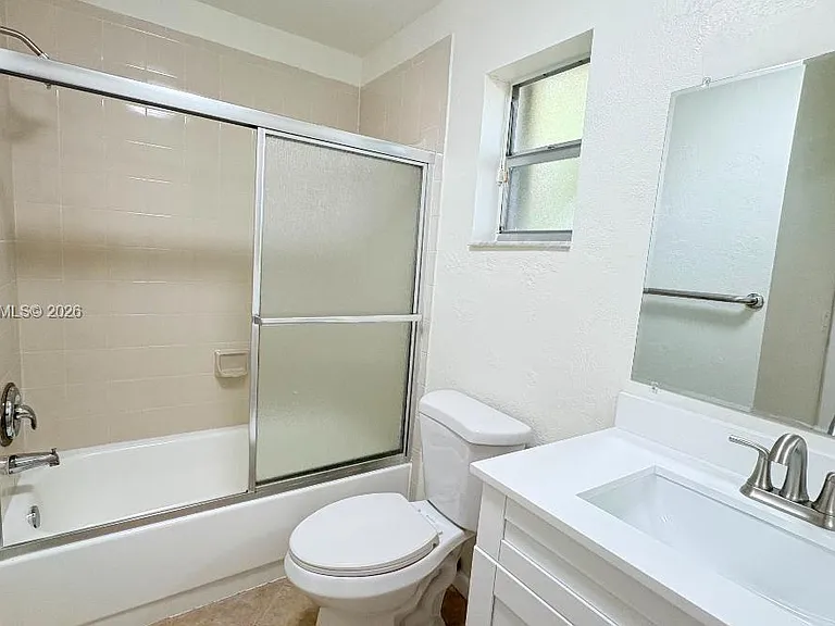 821 W Beckley Sq — Photo 17