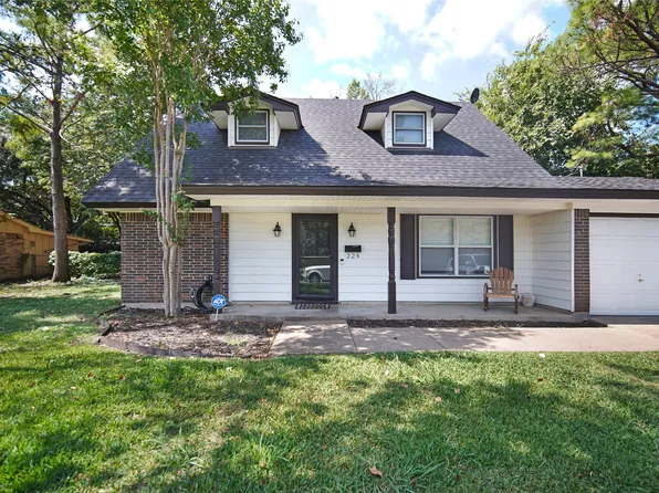 224 Lester St, Burleson, TX 76028