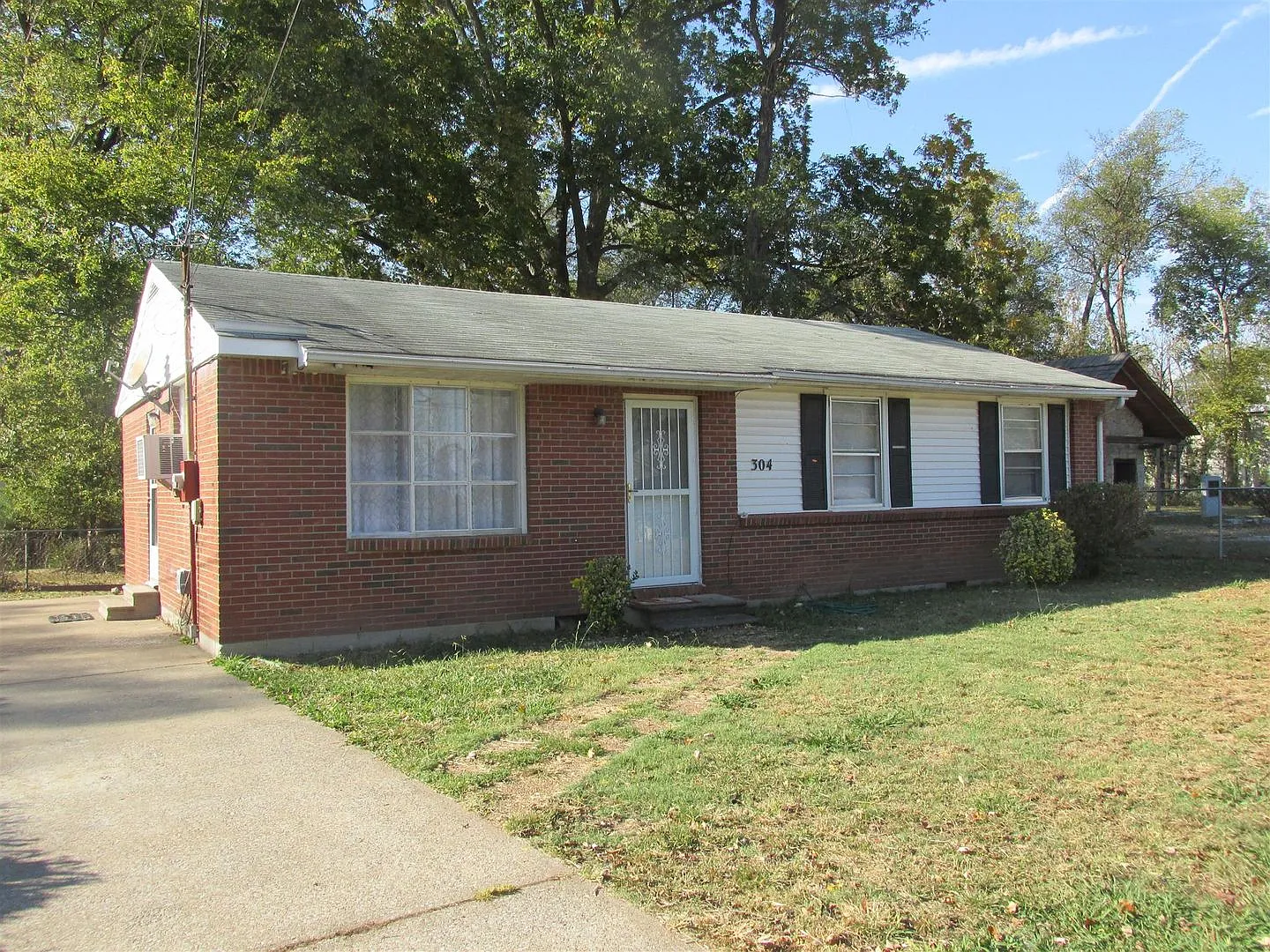3 Bedroom 1 Bath Pet Friendly Home For Rent! — Photo 1