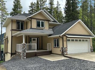 231 S Southmore Pl, Crowsnest Pass, AB T0K 0E0