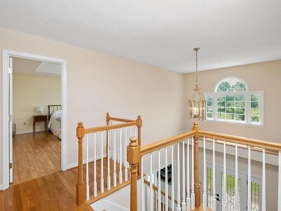 4th image of 77 Johns Valley Dr