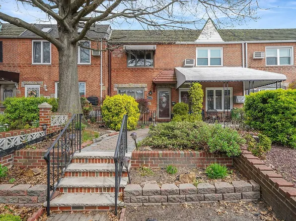 6121 77th Pl, Middle Village, NY 11379