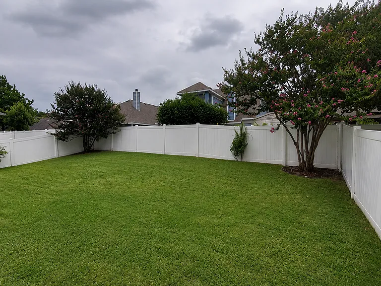 413 Creekside Dr — Photo 16