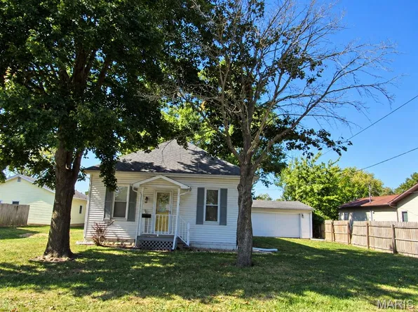 340 N Plum St, Carlinville, IL 62626
