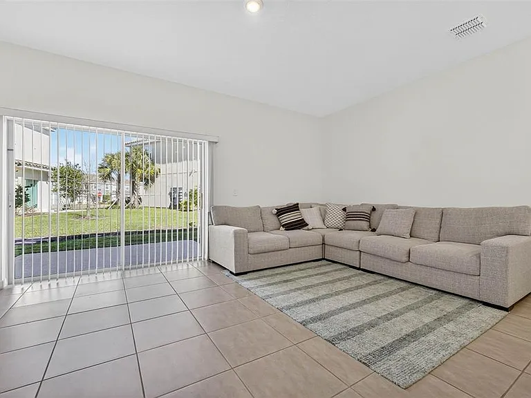 3607 Main Harbor Dr — Photo 12