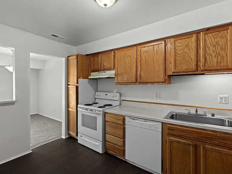 Willow Tree Apartments — Photo 42