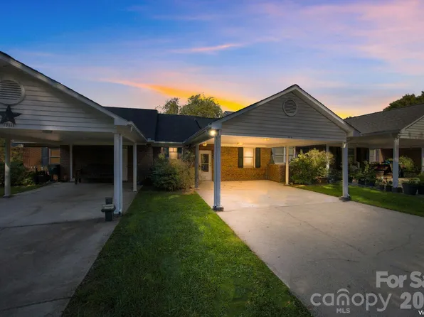 19838 Oak Leaf Cir, Cornelius, NC 28031