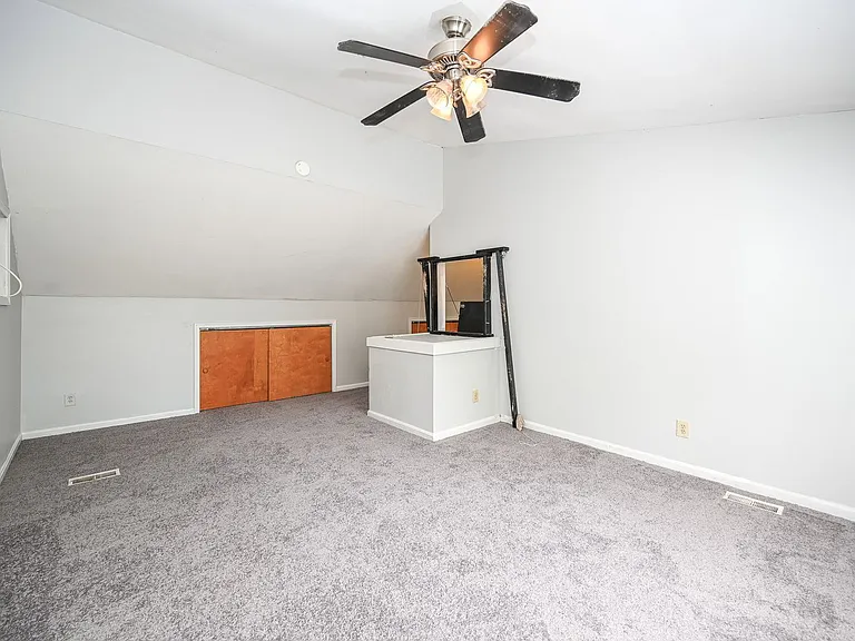 409 Ada St — Photo 21