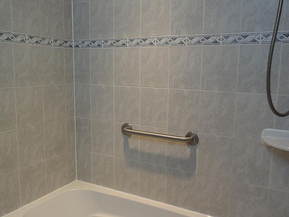 Tiled tub/shower