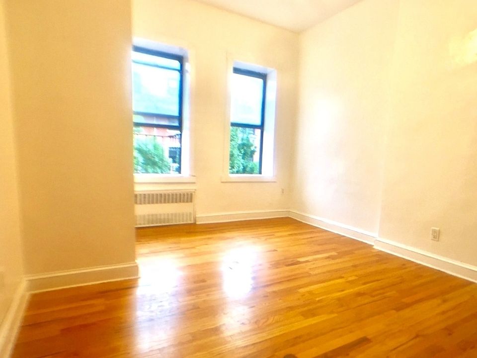 1st image of 601 E 11th St #4B