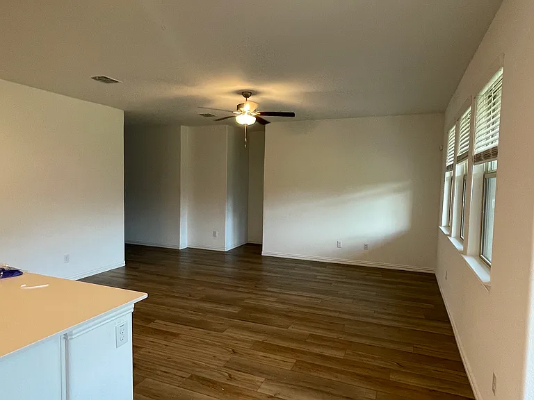 1200 Mahogany Ln — Photo 8