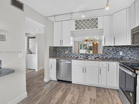 4th image of 900 SW 125th Way APT 105R