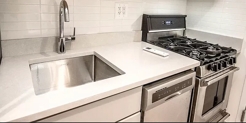 Rented by Jonis Realty | media 2