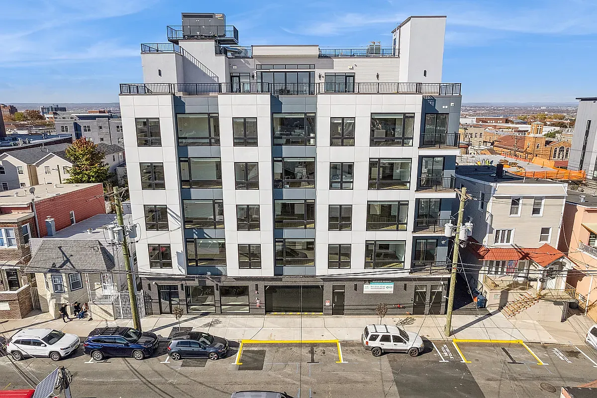 6901 Madison — Photo 2