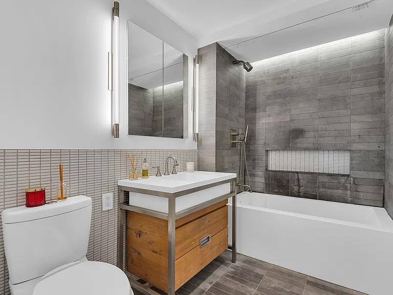211 E 13th St #2H — Photo 6