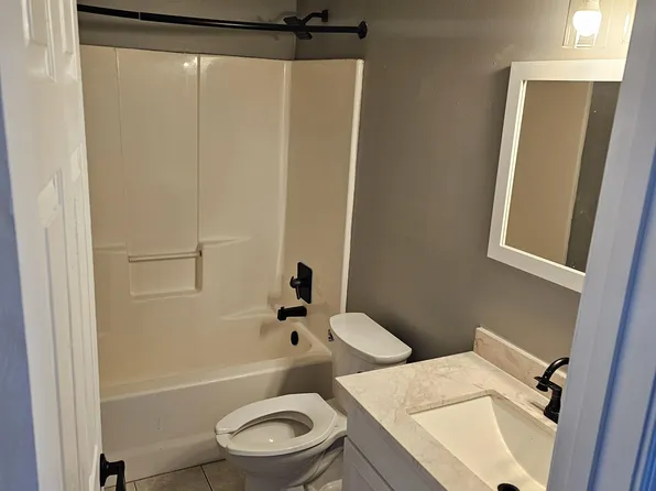 50 Montgomery St, Scottsburg, IN 47170