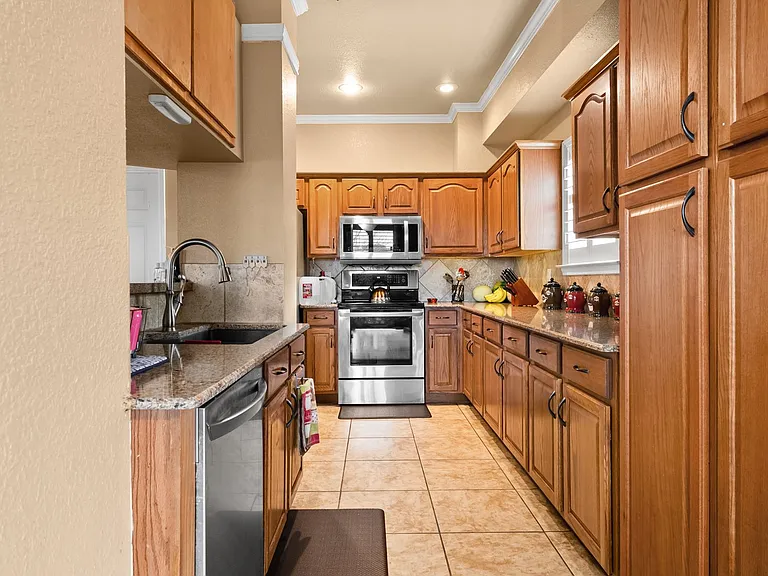 5815 Durango Dr — Photo 4