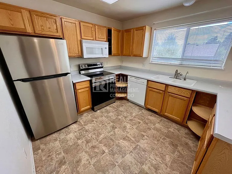 5934 Fossil Dr — Photo 8