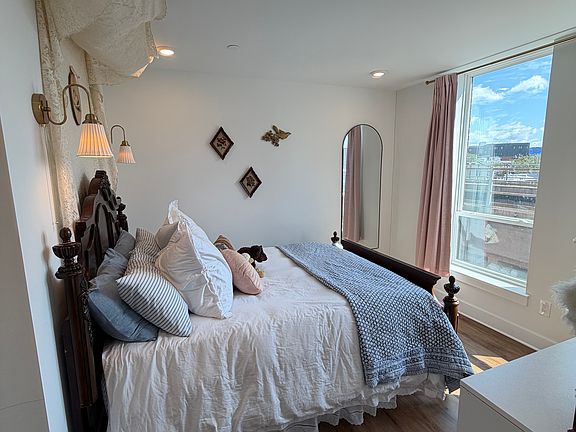 3rd image of 2214 N Front St #304