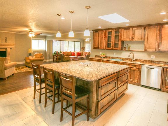 3rd image of 13109 Sunset Canyon Dr NE