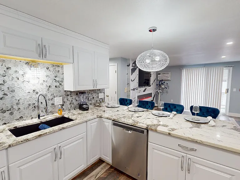 600 N Kensington Dr — Photo 3