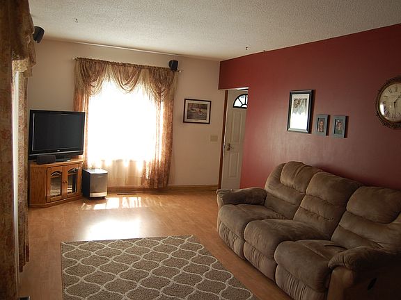2nd image of 201 Hagge St