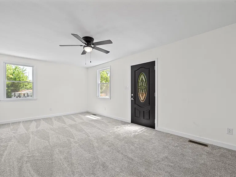 19 Chestnut Dr — Photo 5