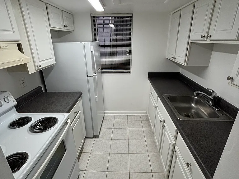 1420 Chapin St NW #LL1 — Photo 1