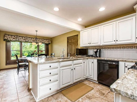 4th image of 9058 Picardy Ct