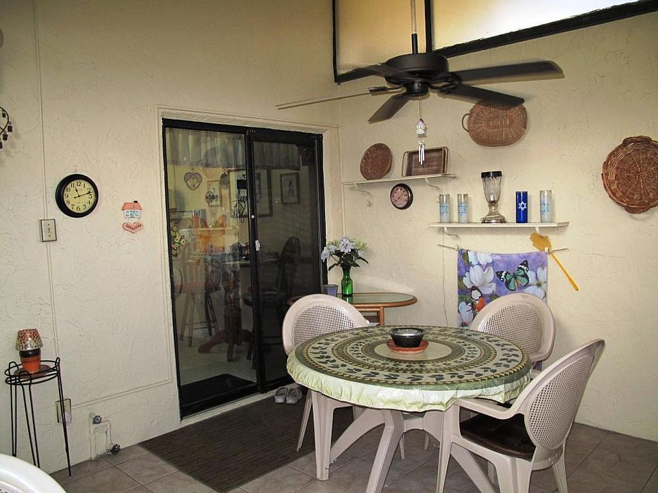 Outside enclosed Patio with ceiling (1)