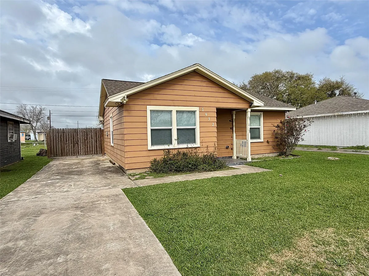 Building Photo - 1932 N Avenue H