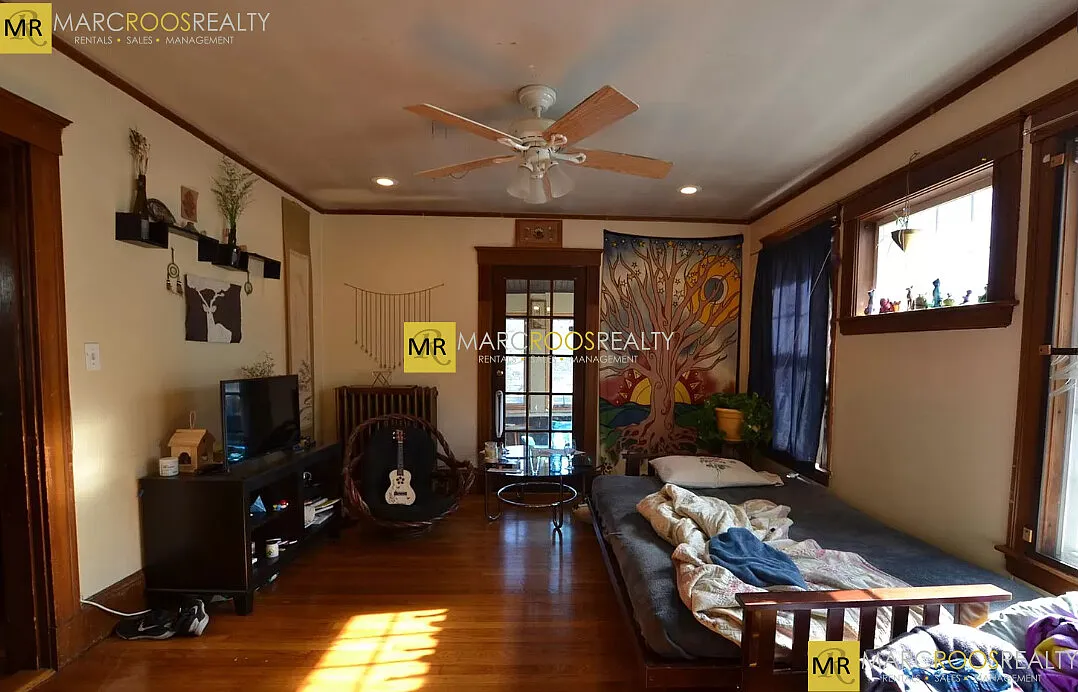 3 bed, 9999 sqft, $3,600 — Photo 2