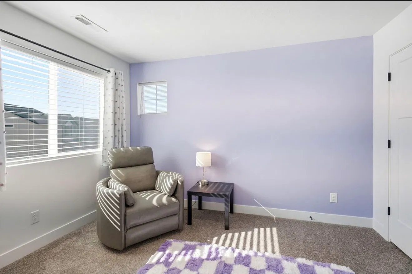 4 bed, 2.5 bath, 3800 sqft, $2,700 — Photo 2
