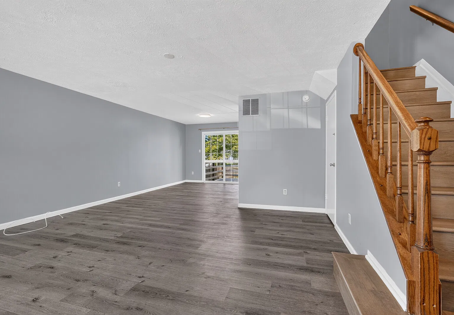 3 bed, 1280 sqft, $2,400 — Photo 3